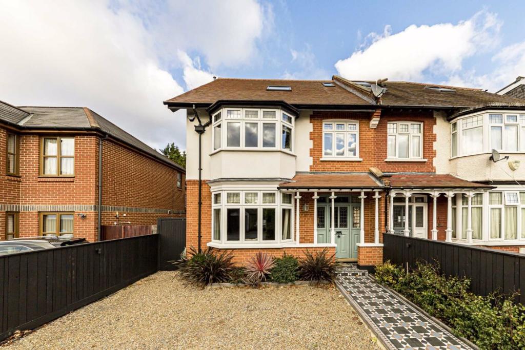 Loft Conversion Timescales in Isleworth